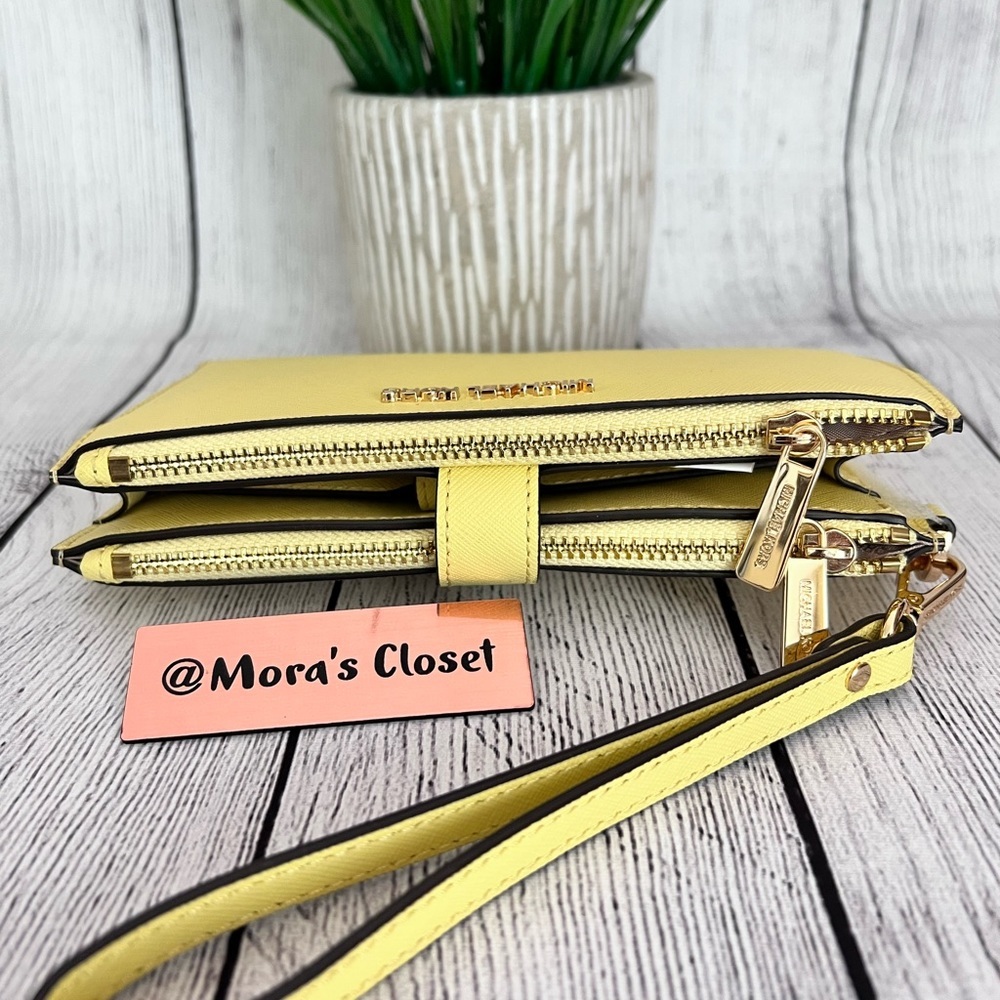 Michael Kors Wallet - Picture 5 of 9